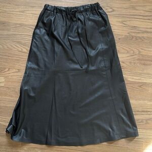 Brochu Walker Black Faux Leather Midi Skirt – Size M – Like New